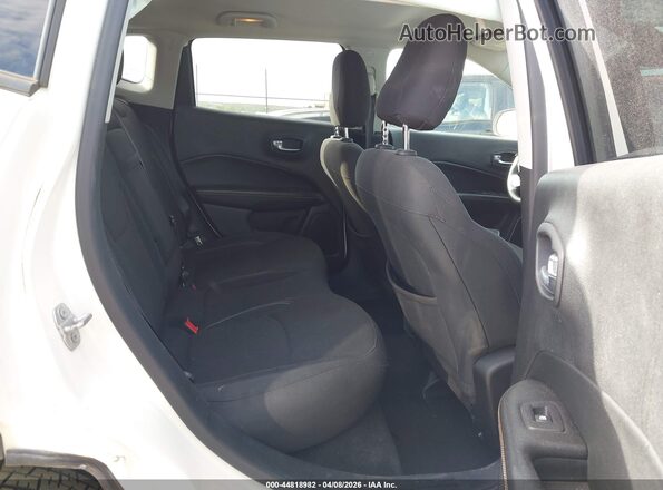 3C4NJCAB5KT736703 2019 JEEP COMPASS White Vista de la etiqueta del VIN