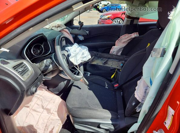 3C4NJCABXJT250709 2018 JEEP COMPASS Оранжевый Вид салона спереди