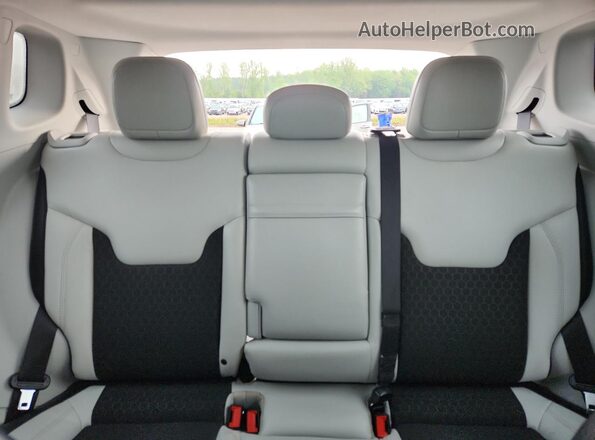 3C4NJCBB4KT623923 2019 JEEP COMPASS Серебряный Вид задних сидений