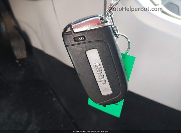 3C4NJCBB6KT615614 2019 JEEP COMPASS Белый Вид панели приборов