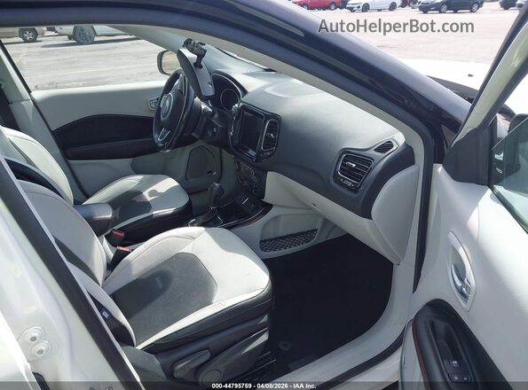 3C4NJCCB3MT508375 2021 JEEP COMPASS White Вид салону спереду