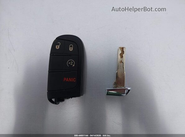 3C4NJCCB4LT165977 2020 JEEP COMPASS Красный Вид панели приборов