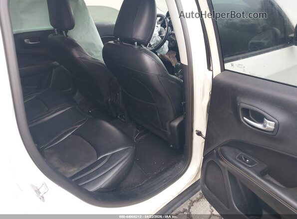 3C4NJDBB1JT104896 2018 JEEP COMPASS White Vista de la etiqueta del VIN