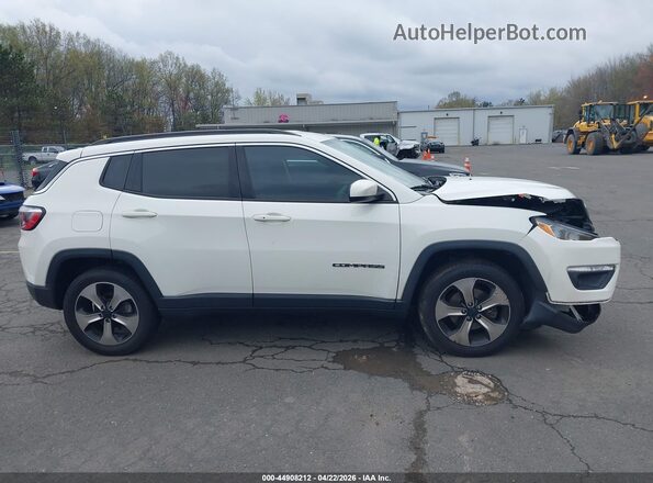3C4NJDBB1JT104896 2018 JEEP COMPASS White Vista interior trasera