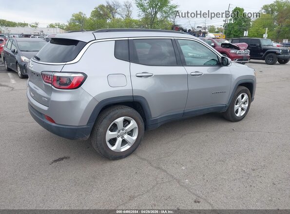 3C4NJDBB1JT142855 2018 JEEP COMPASS Серебряный Задняя правая четверть