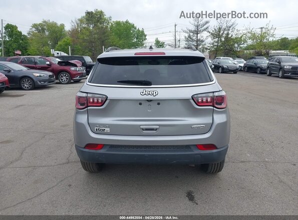 3C4NJDBB1JT142855 2018 JEEP COMPASS Серебряный 