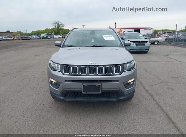 3C4NJDBB1JT142855 2018 JEEP COMPASS Серебряный Вид щитка приборов