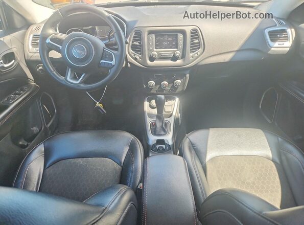 3C4NJDBB2JT168509 2018 JEEP COMPASS Silver Vista del salpicadero