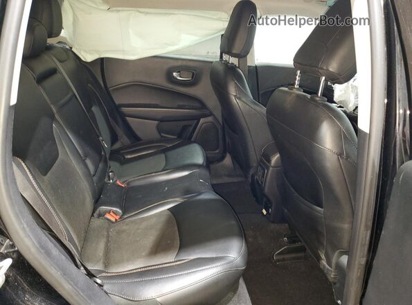 3C4NJDBB2KT647983 2019 JEEP COMPASS Черный Вид задней части салона