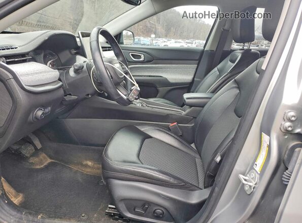 3C4NJDBB2NT204673 2022 JEEP COMPASS Silver Front interior view