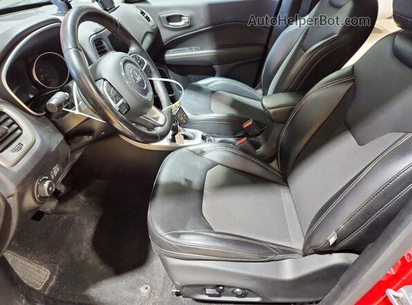 3C4NJDBB3LT174211 2020 JEEP COMPASS Red Вид салону спереду