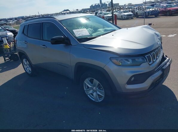 3C4NJDBB3NT102217 2022 JEEP COMPASS Silver Przód prawy