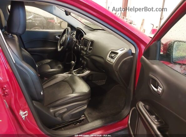 3C4NJDBB4JT185750 2018 JEEP COMPASS Красный Вид салона спереди