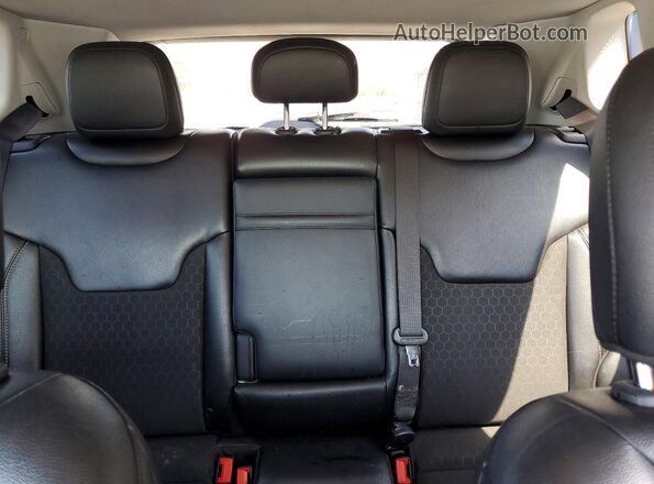 3C4NJDBB5JT464480 2018 JEEP COMPASS Silver Vista de los asientos traseros