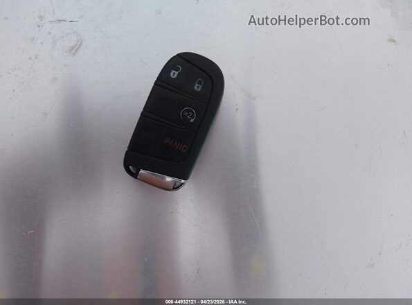 3C4NJDBB6JT331775 2018 JEEP COMPASS Красный Вид панели приборов