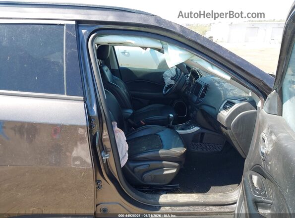 3C4NJDBB7LT216590 2020 JEEP COMPASS Серый Вид салона спереди