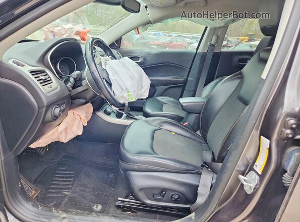 3C4NJDBB8JT192216 2018 JEEP COMPASS Черный Вид салона спереди