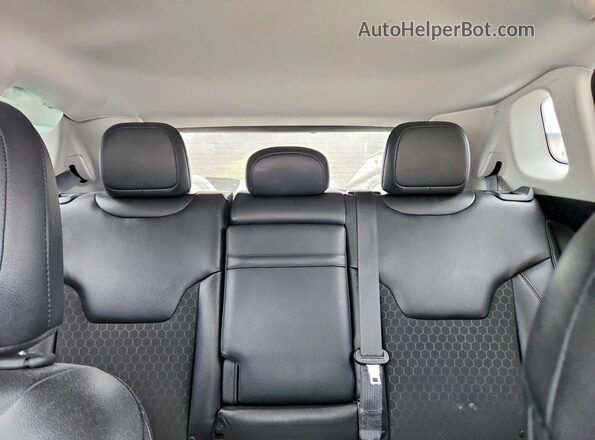 3C4NJDBB8JT192216 2018 JEEP COMPASS Черный Вид задних сидений