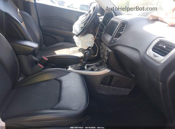 3C4NJDBB8MT551780 2021 JEEP COMPASS Черный Вид салона спереди