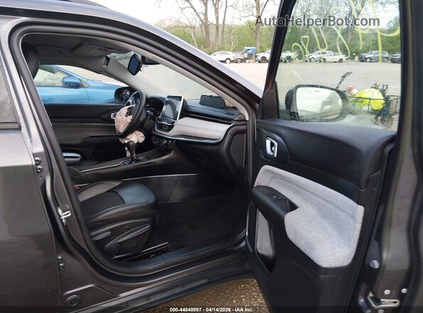 3C4NJDBB8NT131339 2022 JEEP COMPASS Gray Widok wnętrza z przodu