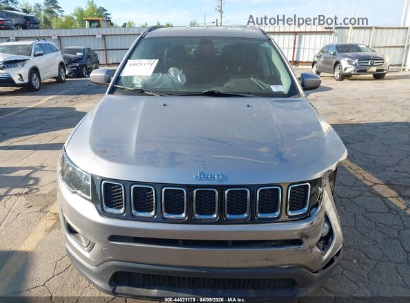 3C4NJDBB9JT373499 2018 JEEP COMPASS Silver Vista del cuadro de instrumentos