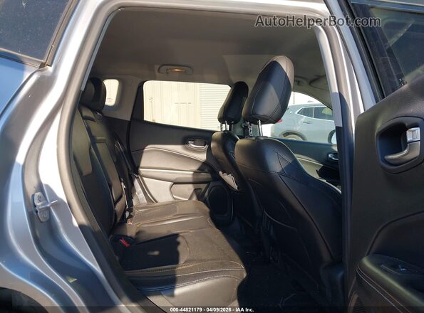 3C4NJDBB9JT373499 2018 JEEP COMPASS Silver Vista de la etiqueta del VIN