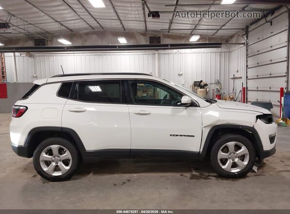 3C4NJDBBXJT313828 2018 JEEP COMPASS Белый Вид задней части салона