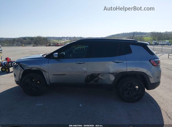 3C4NJDBBXKT734790 2019 JEEP COMPASS Silver Vista interior trasera