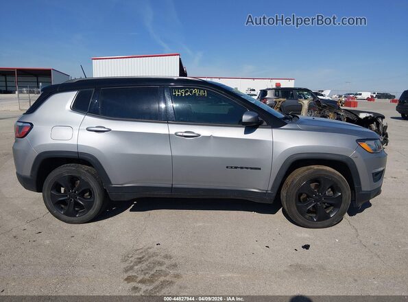 3C4NJDBBXKT734790 2019 JEEP COMPASS Silver Vista del cuadro de instrumentos