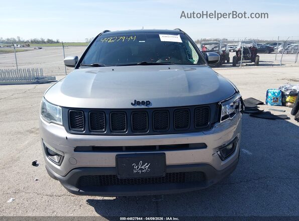 3C4NJDBBXKT734790 2019 JEEP COMPASS Silver Vista del salpicadero