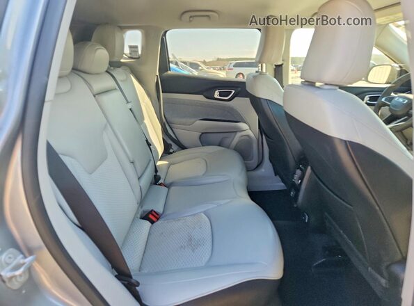 3C4NJDBBXNT118754 2022 JEEP COMPASS Gray Widok wnętrza z tyłu