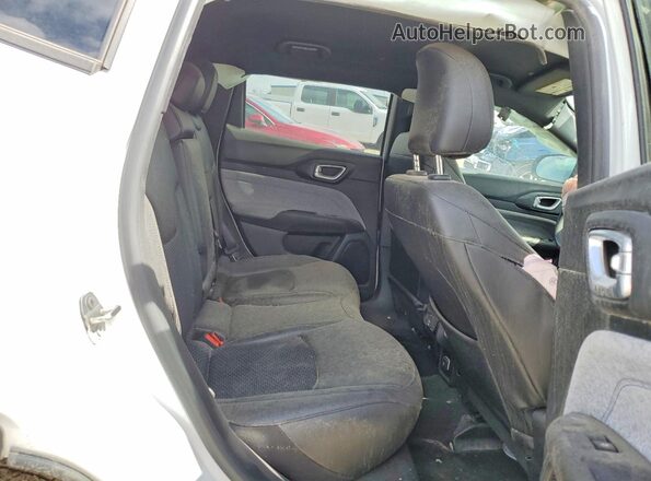 3C4NJDBN5RT119438 2024 JEEP COMPASS Белый Вид задней части салона