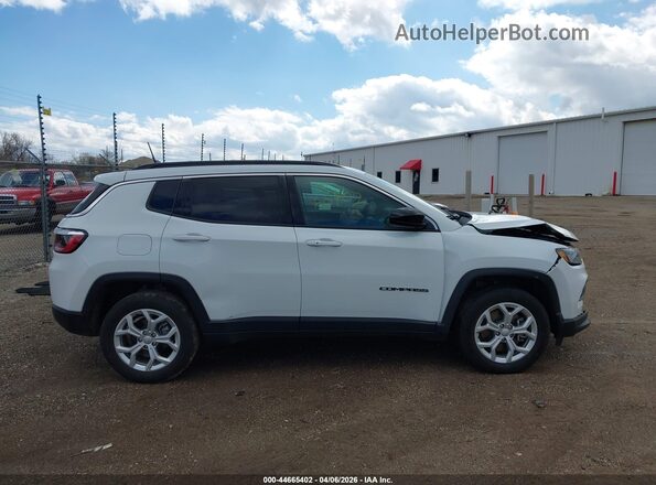 3C4NJDBN7RT137813 2024 JEEP COMPASS White Vista interior trasera