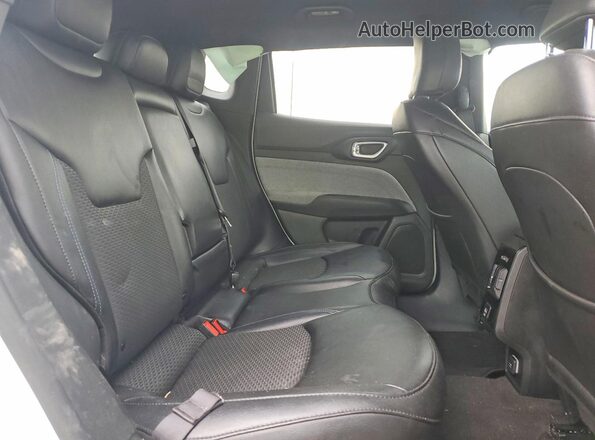 3C4NJDBNXRT599184 2024 JEEP COMPASS Белый Вид задней части салона