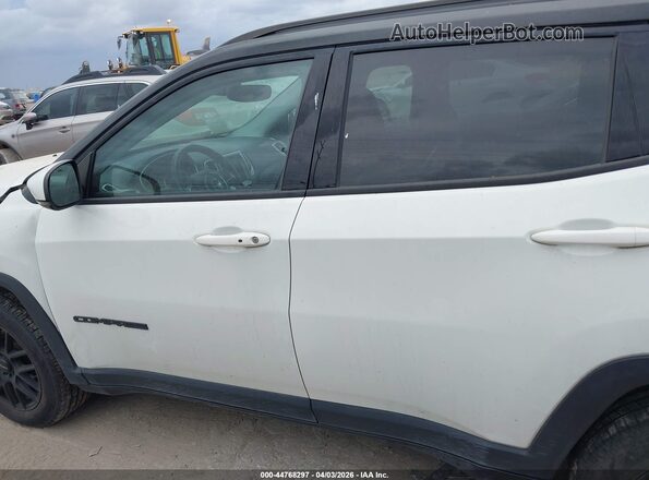 3C4NJDCB2KT731025 2019 JEEP COMPASS White 360 interior view