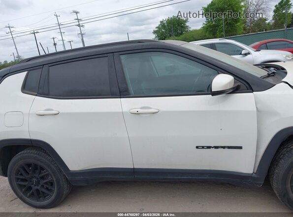3C4NJDCB2KT731025 2019 JEEP COMPASS White Rear interior view