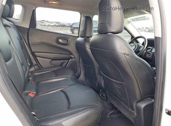 3C4NJDCB6LT233623 2020 JEEP COMPASS White Widok wnętrza z tyłu