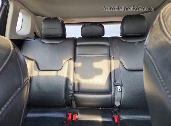 3C4NJDCBXKT735064 2019 JEEP COMPASS Silver Widok tylnych siedzeń