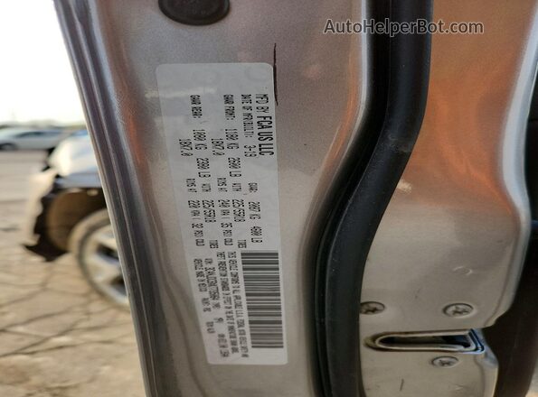 3C4NJDCBXKT735064 2019 JEEP COMPASS Silver Widok wnętrza 360 stopni