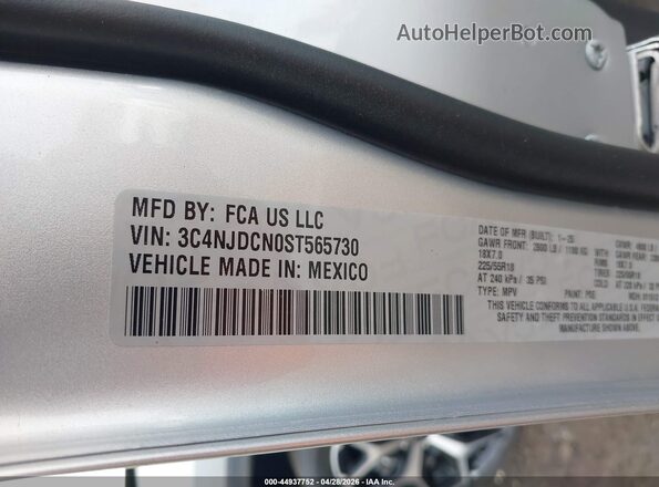 3C4NJDCN0ST565730 2025 JEEP COMPASS Серебряный Вид подкапотного пространства