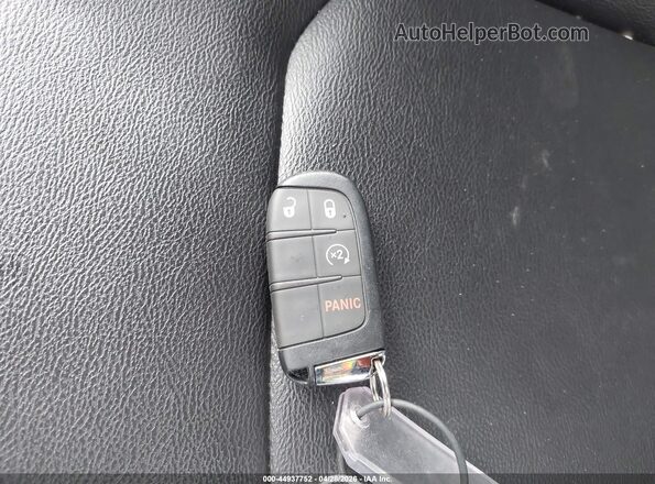 3C4NJDCN0ST565730 2025 JEEP COMPASS Серебряный Вид панели приборов