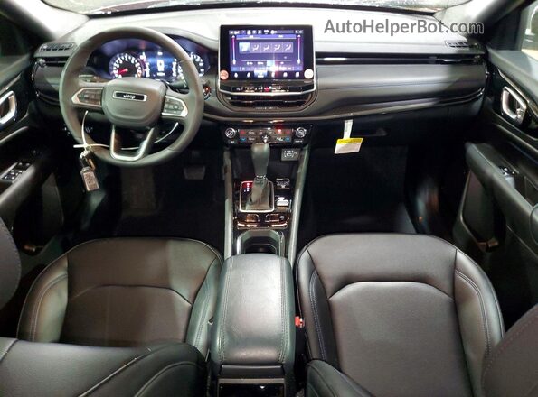 3C4NJDCN6TT184238 2026 JEEP COMPASS Красный Вид панели приборов