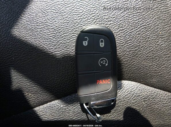 3C4NJDCN9RT158757 2024 JEEP COMPASS Серебряный Вид панели приборов