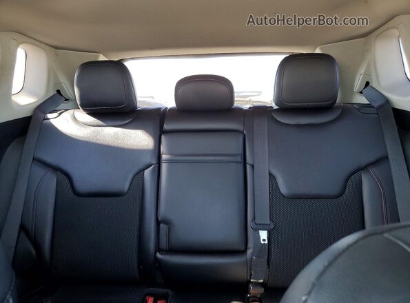3C4NJDDB1HT667969 2017 JEEP COMPASS Orange Widok tylnych siedzeń