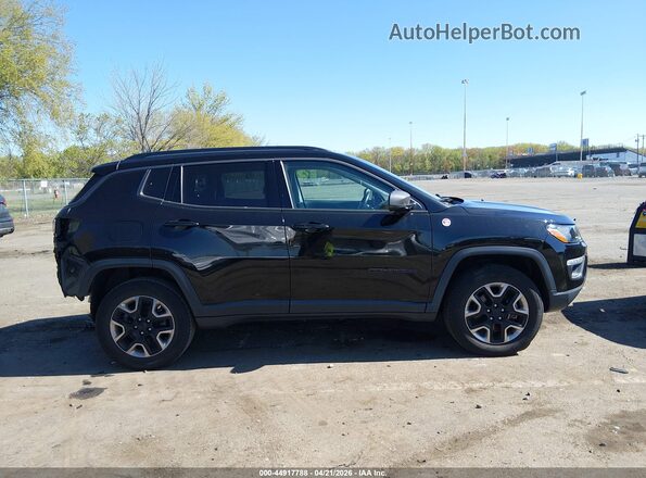 3C4NJDDB1JT343359 2018 JEEP COMPASS Черный Вид задней части салона
