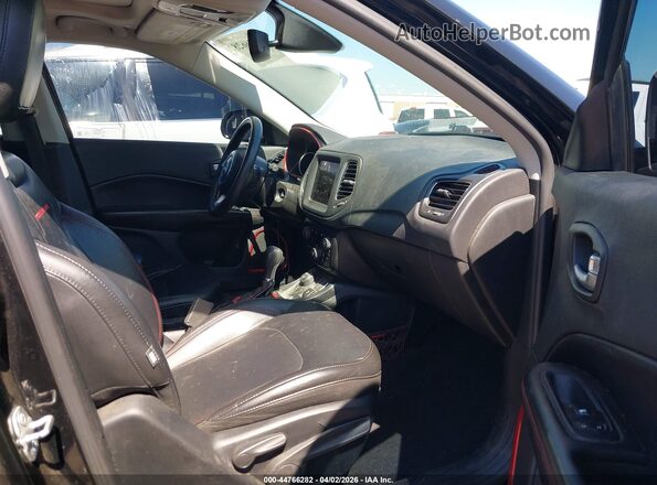 3C4NJDDB3KT594885 2019 JEEP COMPASS Черный Вид салона спереди