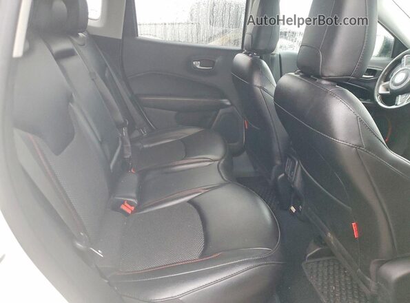 3C4NJDDB3LT207799 2020 JEEP COMPASS Белый Вид задней части салона