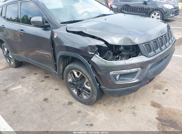3C4NJDDB8JT348283 2018 JEEP COMPASS Серый Вид спереди