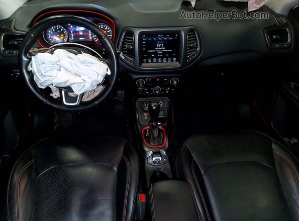 3C4NJDDB9KT629316 2019 JEEP COMPASS Белый Вид панели приборов