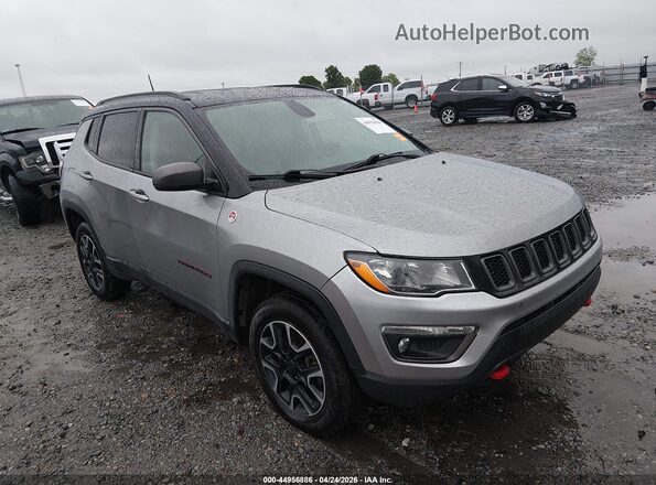 3C4NJDDB9KT733224 2019 JEEP COMPASS Серебряный Передняя правая четверть